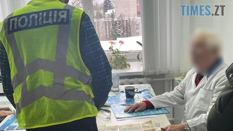 У Житомирі "на гарячому" упіймали лікаря, який за "гонорар" допомогав призовнику отримати інвалідність