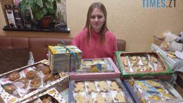 14-річна Єлізавєта Морозюк виготовляє імбирне печиво десантникам на передову