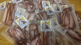 Тушонки, джерки, бастурма і кишенькові бутерброди від "Житомирських козачок" для ЗСУ