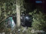 автомобіль, що врізався у дерево на Житомирщині