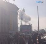 дим після прильоту російського дрона в районі вокзалу у Києві